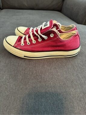 Converse women’s Low-Top Sneakers in Crimson Red